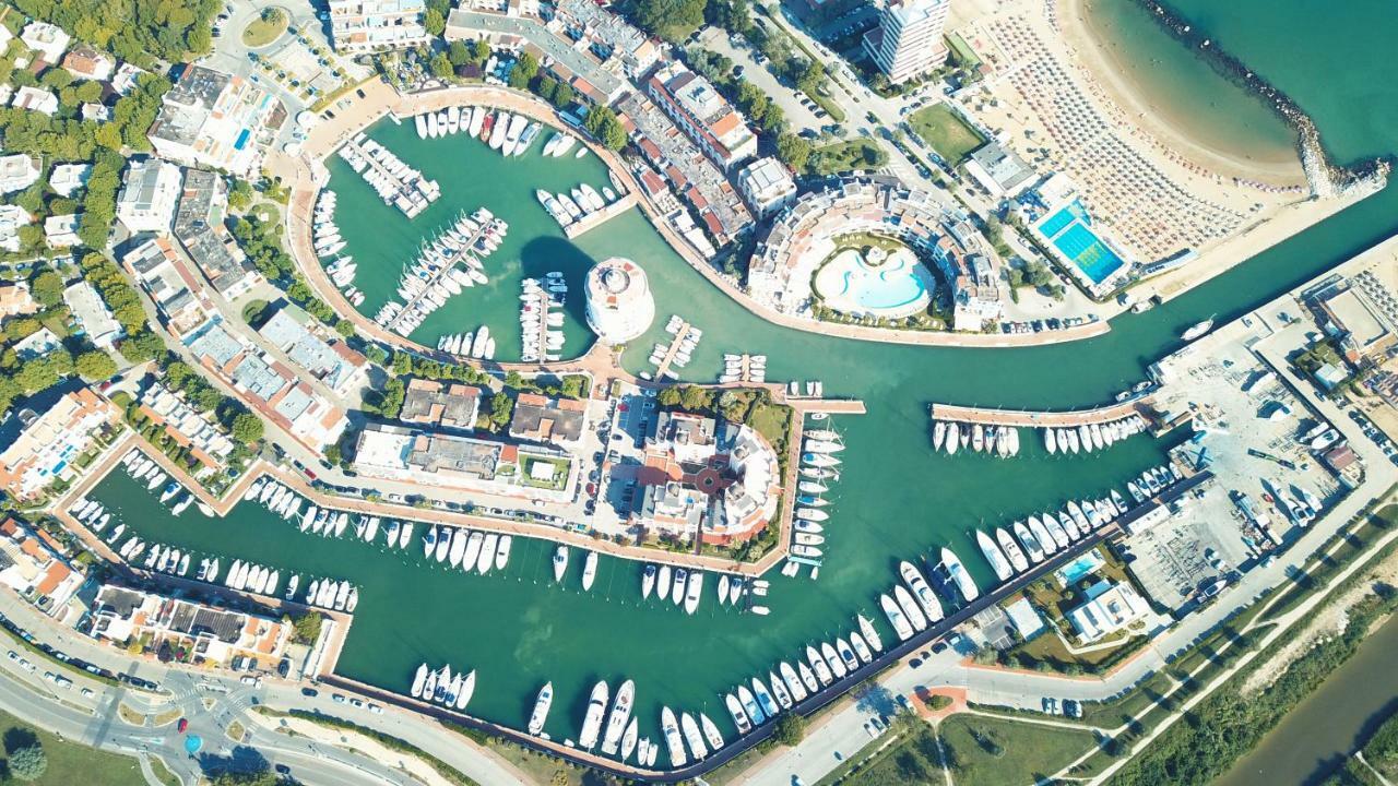 Botel Portoverde Luxury Houseboat Misano Adriatico