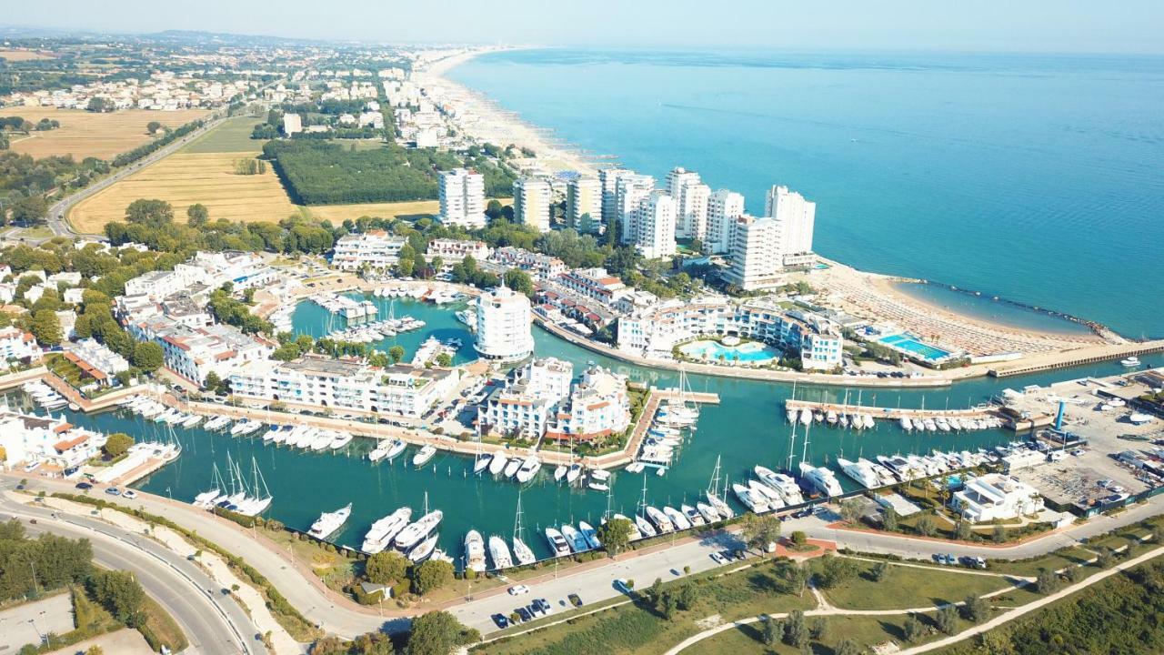 Portoverde Luxury Houseboat Misano Adriatico