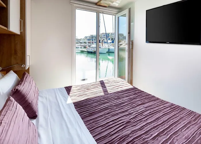 Portoverde Luxury Houseboat