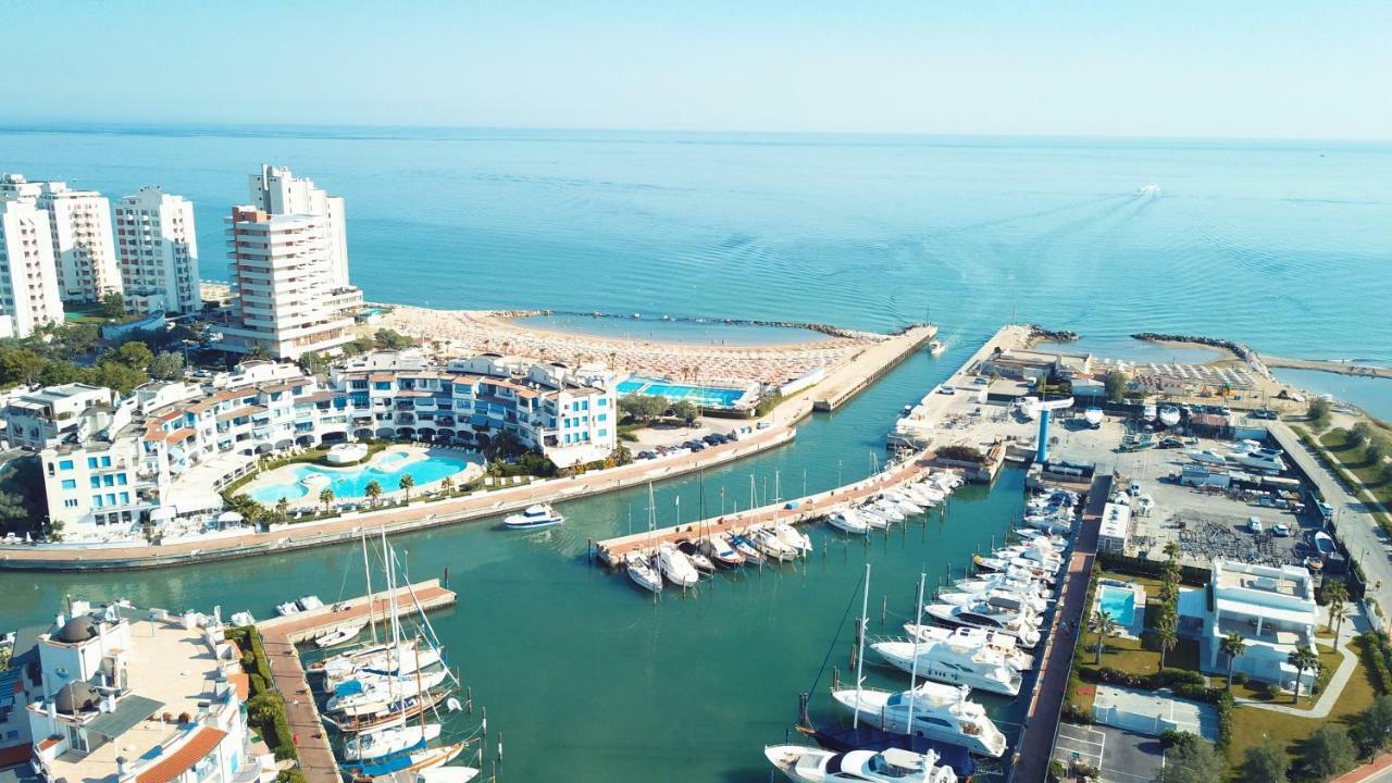 Portoverde Luxury Houseboat *